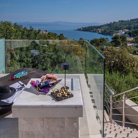 Uniquely Designed Villa Ivana With Outdoor Jacuzzi Nearby The Pebble Banje Beach At The Island Of Solta Rogač Exterior foto