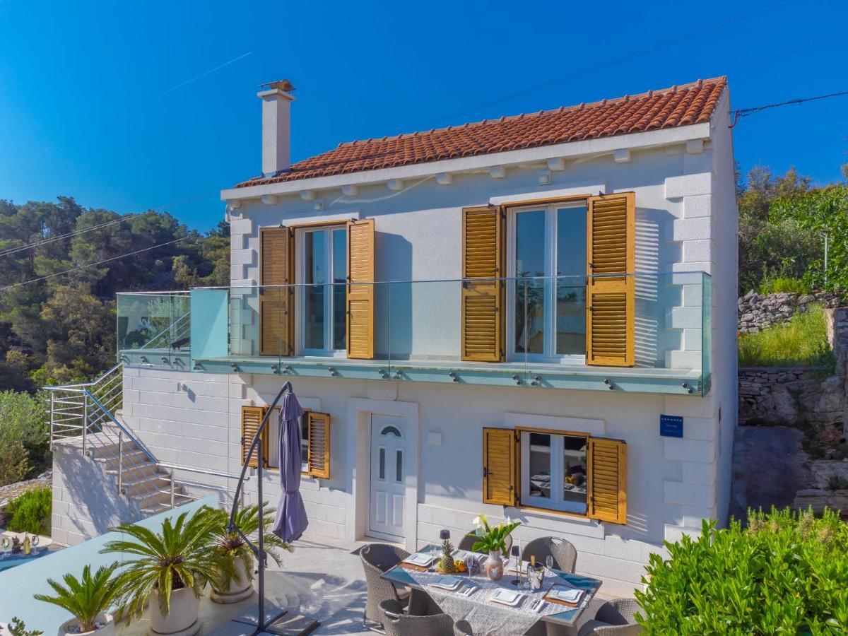 Uniquely Designed Villa Ivana With Outdoor Jacuzzi Nearby The Pebble Banje Beach At The Island Of Solta Rogač Exterior foto