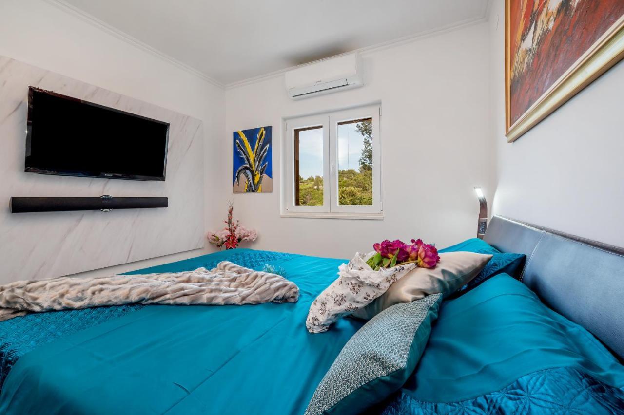 Uniquely Designed Villa Ivana With Outdoor Jacuzzi Nearby The Pebble Banje Beach At The Island Of Solta Rogač Exterior foto