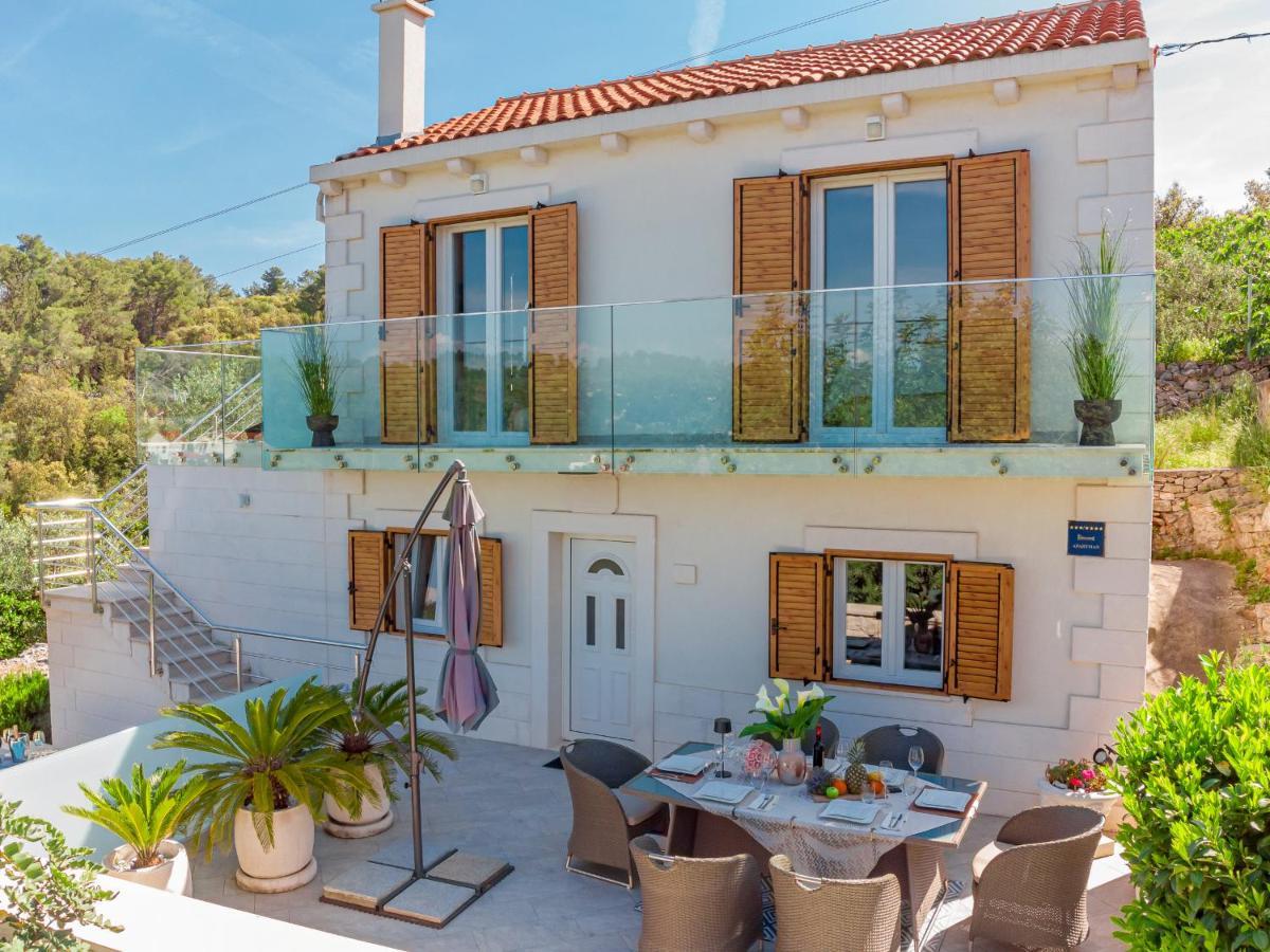 Uniquely Designed Villa Ivana With Outdoor Jacuzzi Nearby The Pebble Banje Beach At The Island Of Solta Rogač Exterior foto