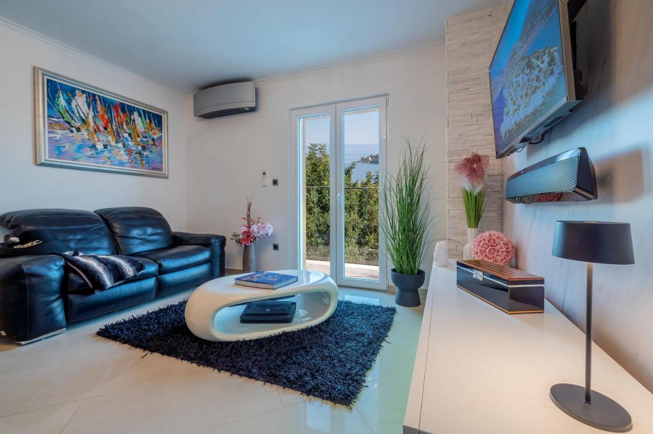 Uniquely Designed Villa Ivana With Outdoor Jacuzzi Nearby The Pebble Banje Beach At The Island Of Solta Rogač Exterior foto