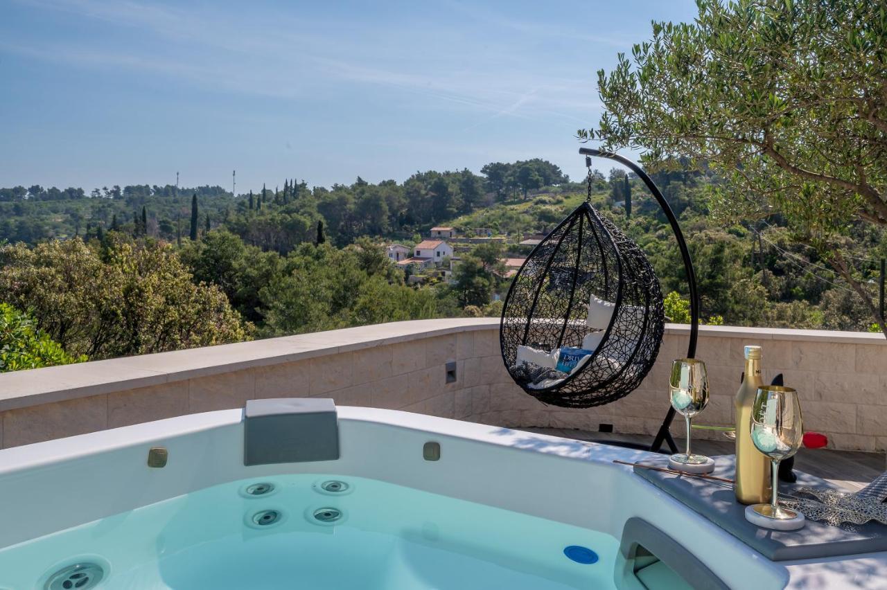 Uniquely Designed Villa Ivana With Outdoor Jacuzzi Nearby The Pebble Banje Beach At The Island Of Solta Rogač Exterior foto